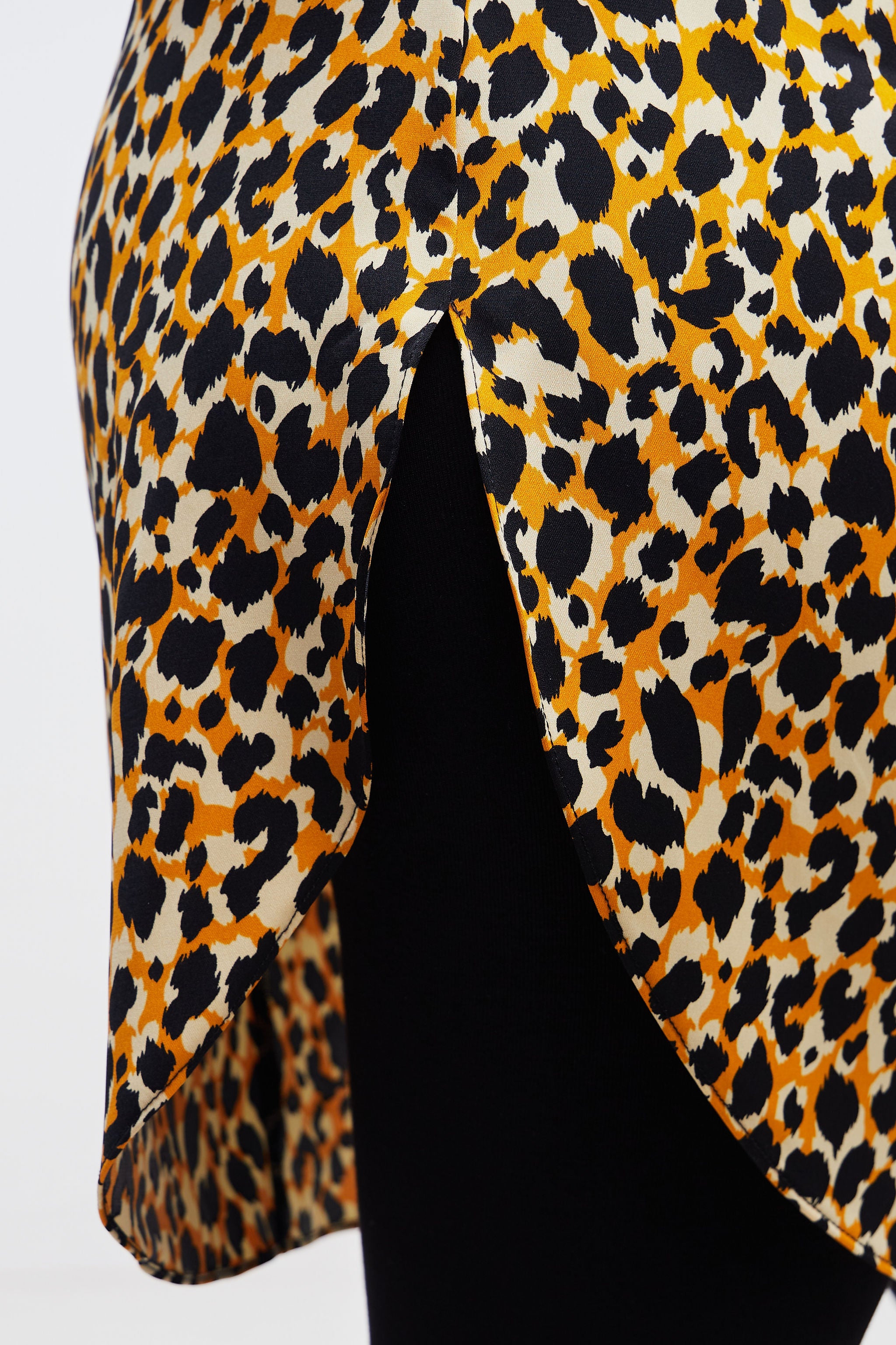 Vivo Alek Off-Shoulder Scalloped Hem Top - Orange / Black Animal Print