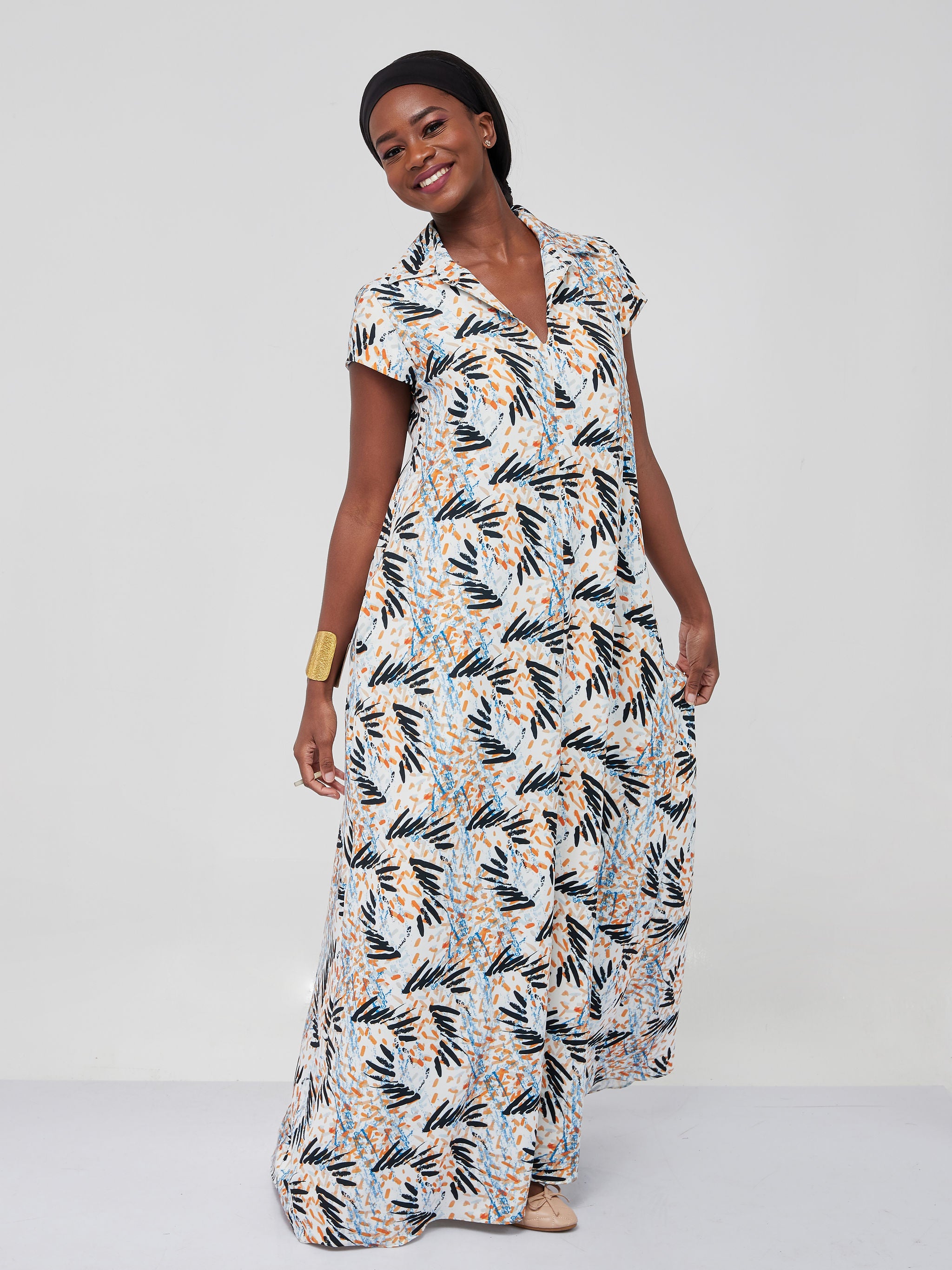 Vivo Zuri Cap Sleeved Maxi Dress - Black / Blue Print