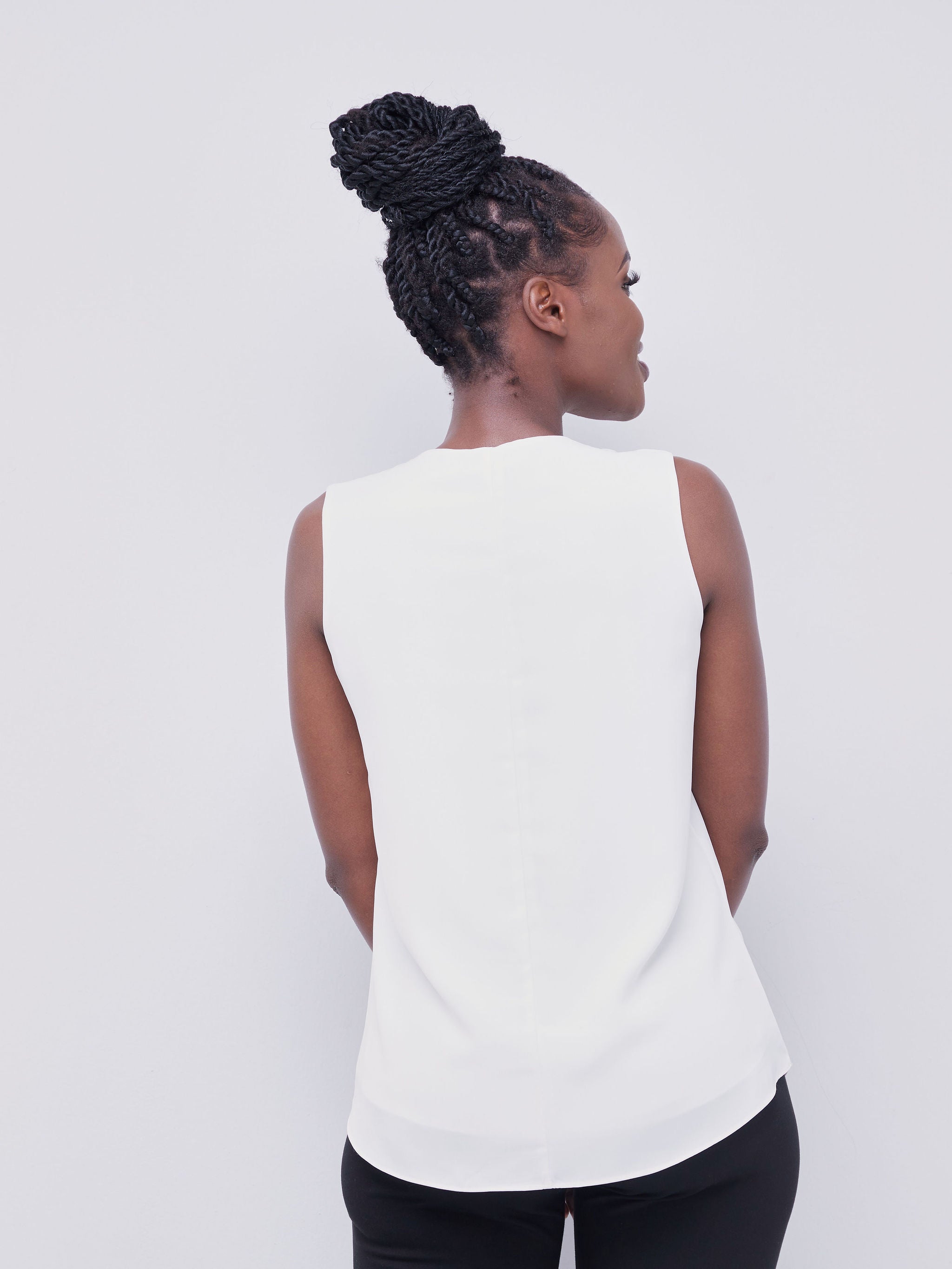 Vivo Fahari V Neck Sleeveless Top - White