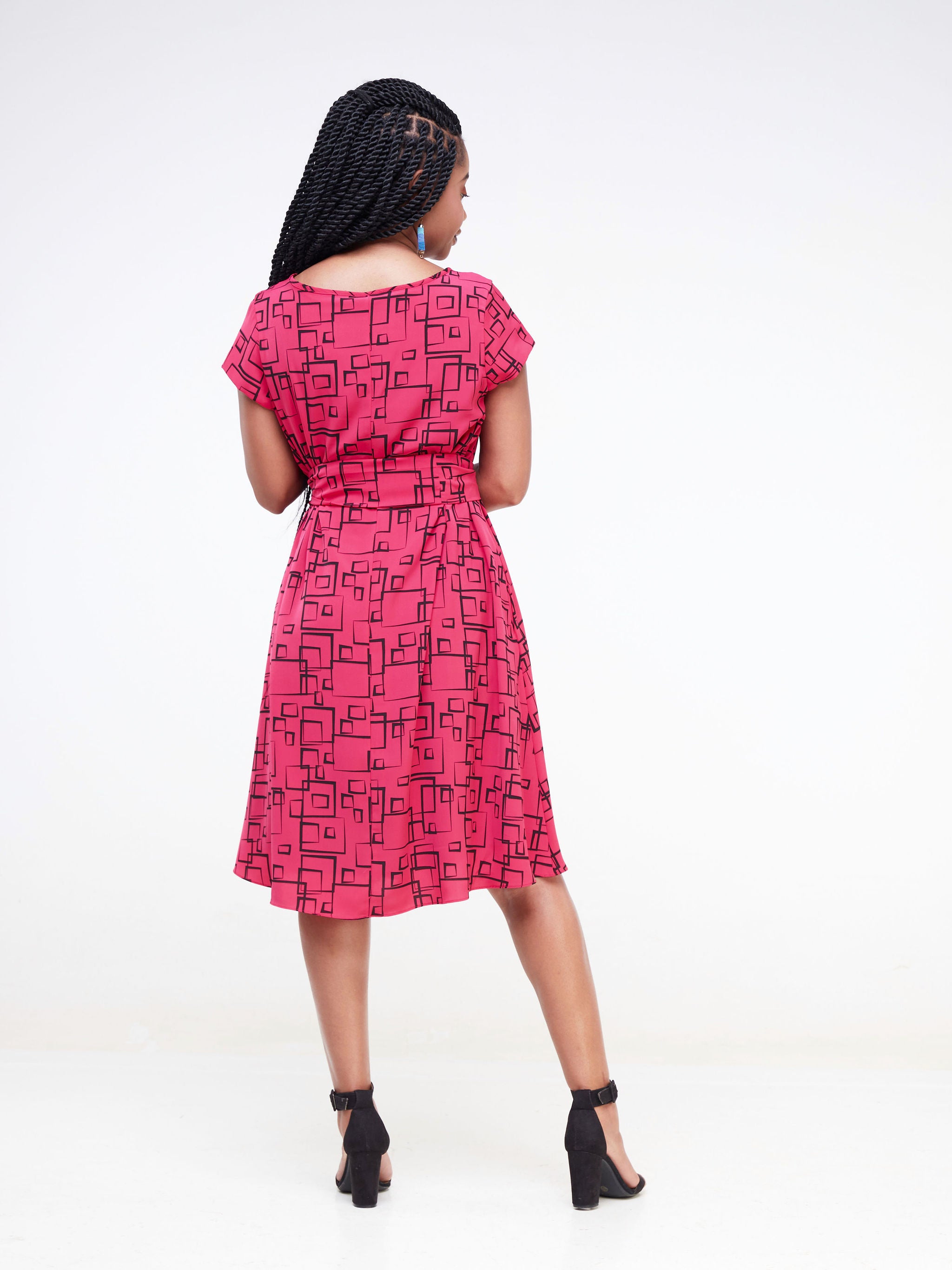 Vivo Basic Cap Sleeve Knee Length Tent Dress - Pink / Black Geometric Print