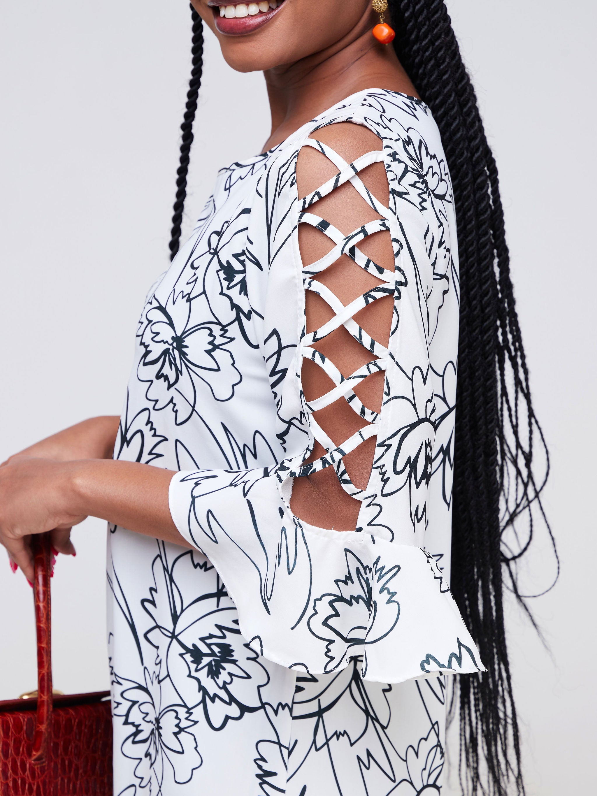 Vivo Dali 3/4 Cut Out Sleeve Shift Dress ( Petite) - White / Black Floral Print