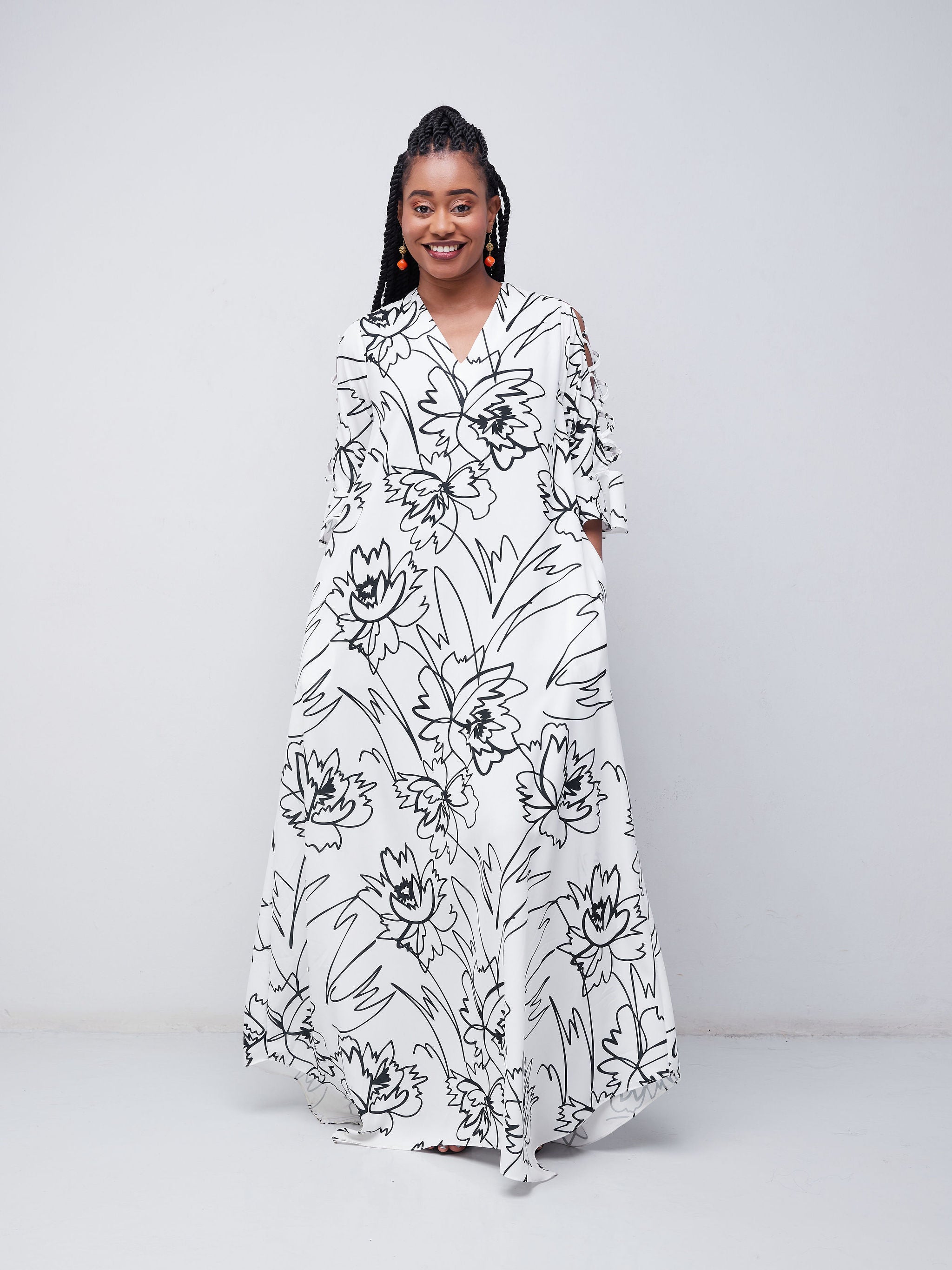 Vivo Dali 3/4 Cut Out Sleeve Maxi Dress - White / Black Floral Print