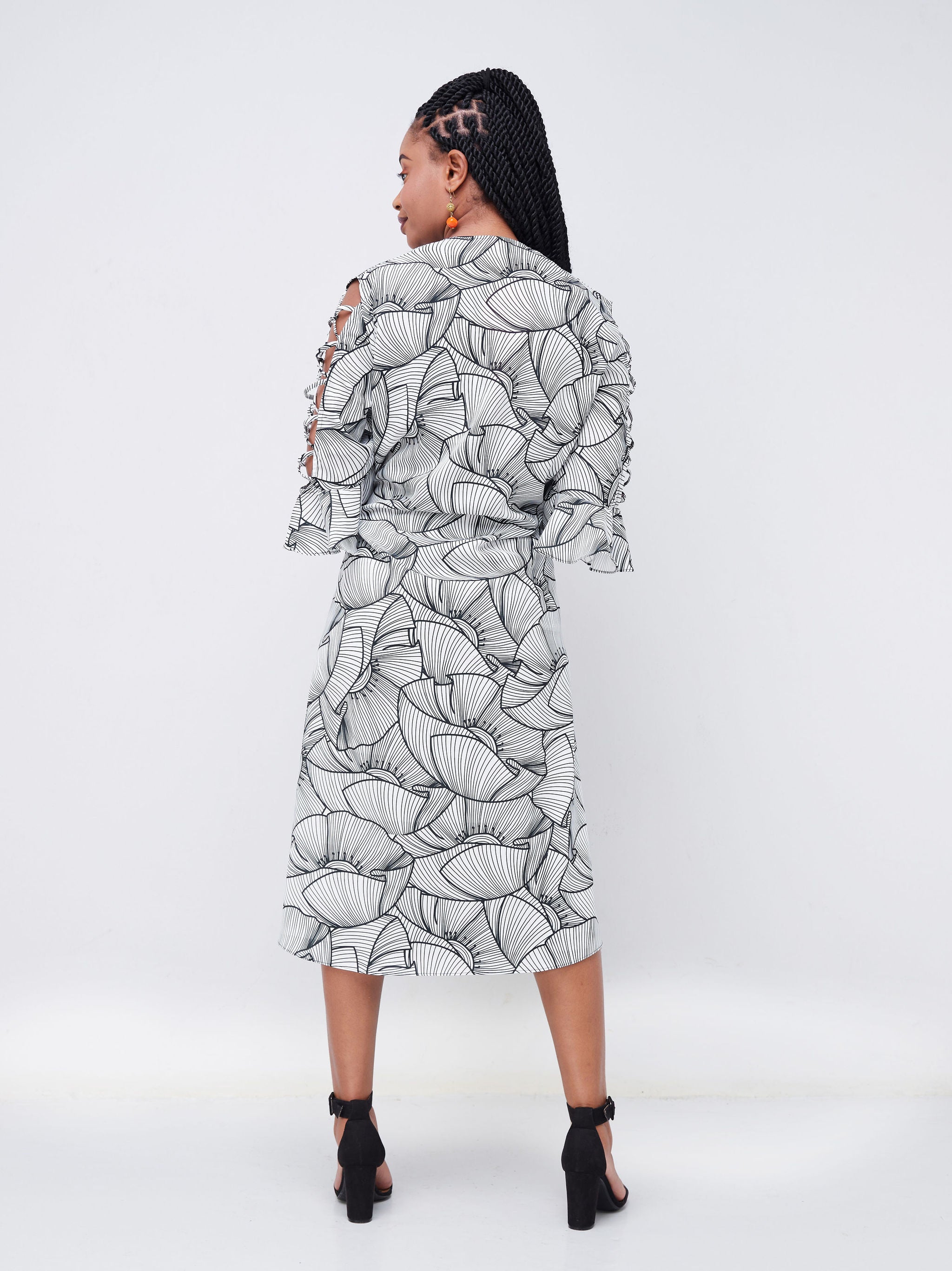 Vivo Dali 3/4 Cut Out Sleeve Kimono - White / Black Petal Print